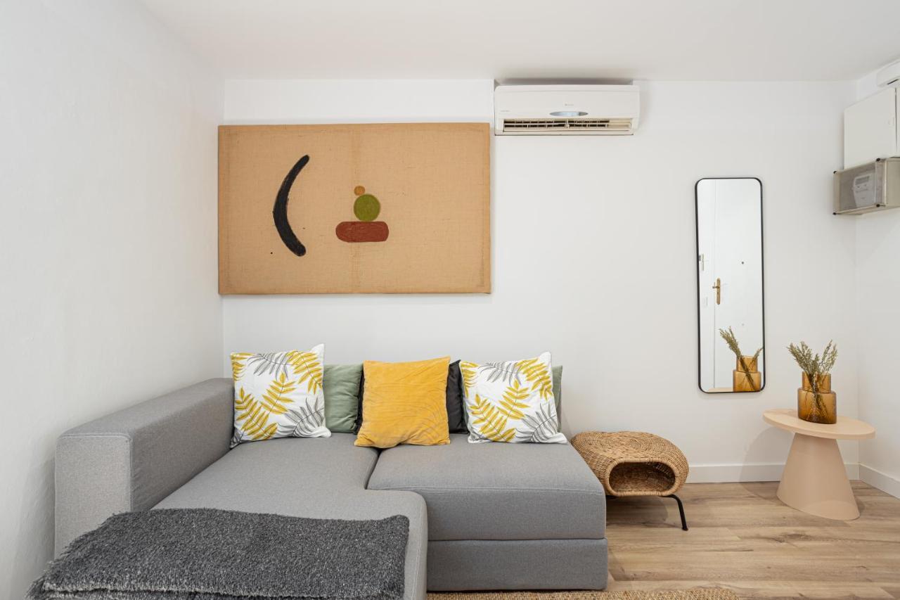 Walk To Ramblas Sun-filled&cozy Apartament Barcelona